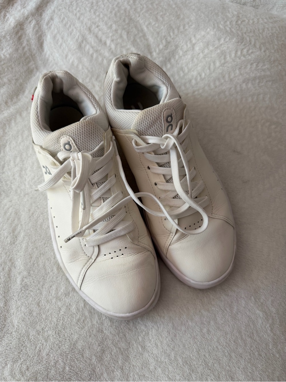 On Running The Roger Advantage 8.5W Sneakers - Picture 2 of 9